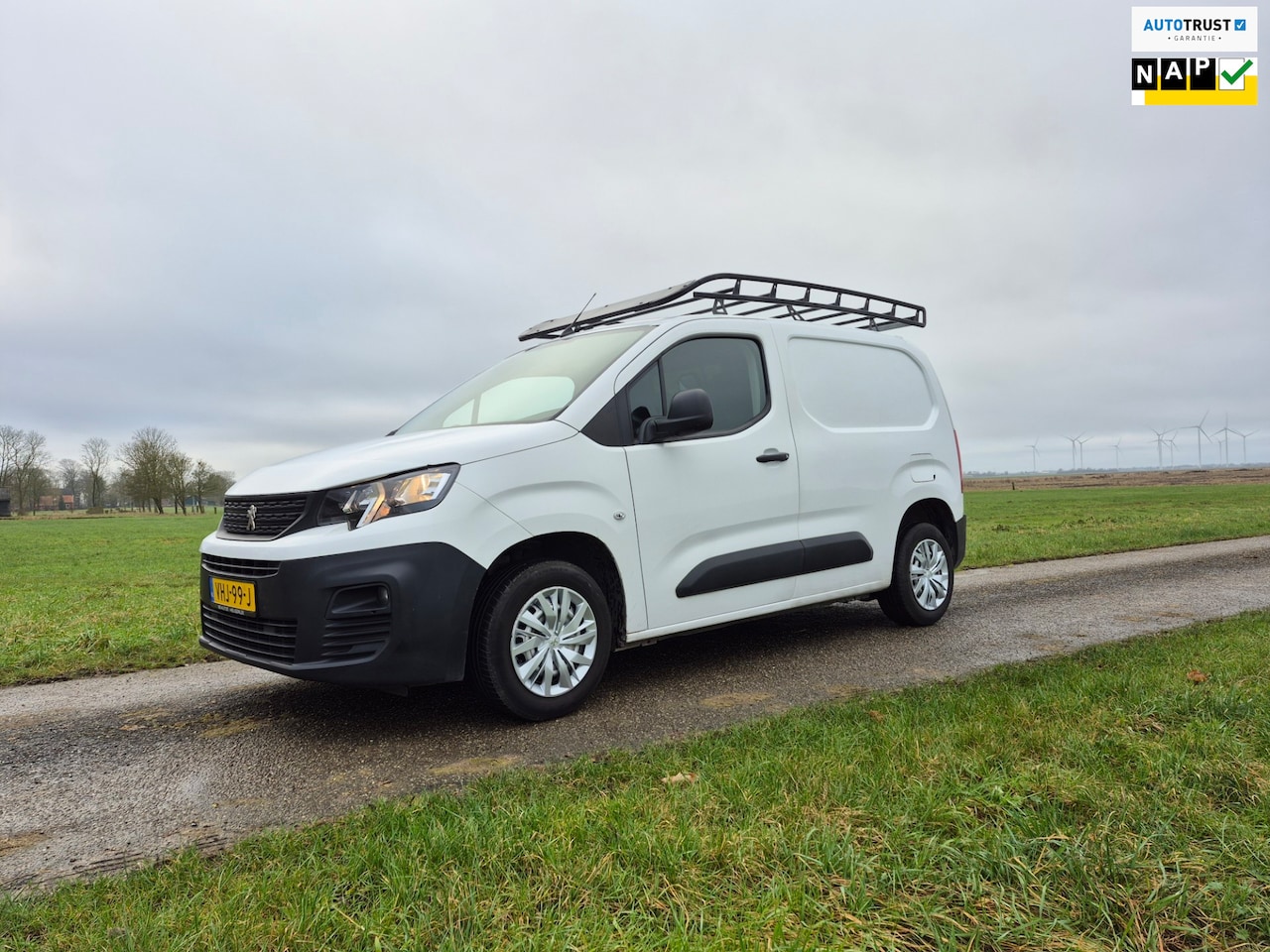 Peugeot Partner - 1.5 BlueHDI ,trekhaak,Apple Carplay - AutoWereld.nl