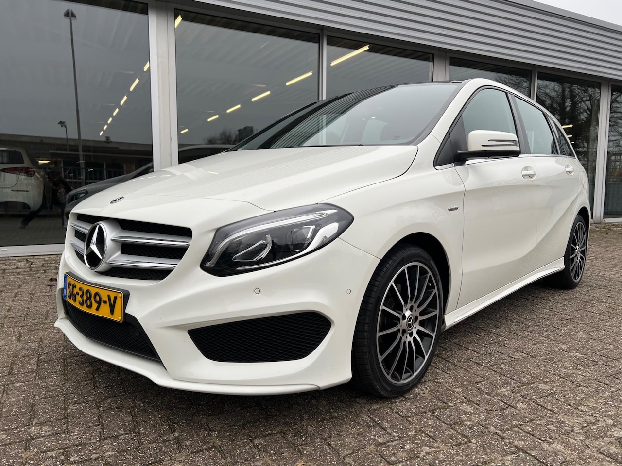 Mercedes-Benz B-klasse - 180 AMG Edition Automaat, Panoramadak - AutoWereld.nl