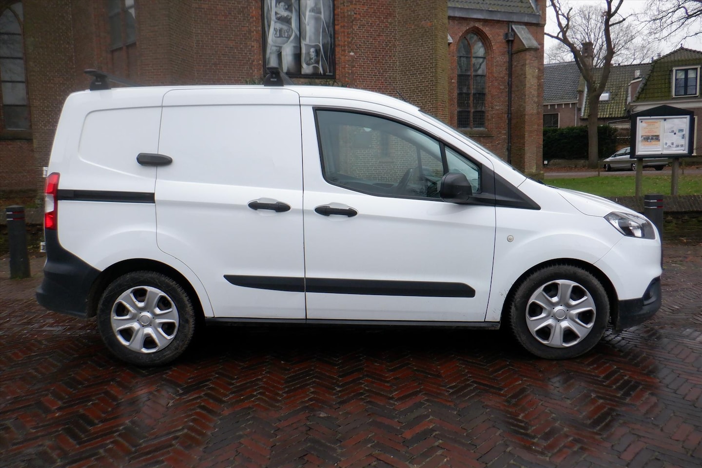 Ford Transit Courier - GB 1.5 TDCi Duratorq 75pk Ambiente - AutoWereld.nl