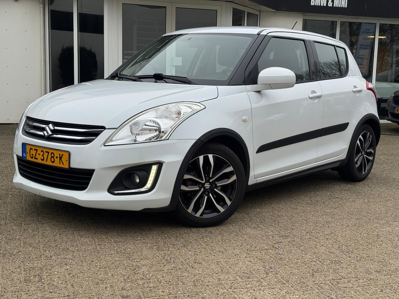 Suzuki Swift - 1.2 Style EASSS . Een proefrit levert het bewijs. Neem contact op en we maken een afspraak - AutoWereld.nl