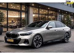 BMW 5-serie - 530e M Sport Pro Edition / Panorama / HUD / Adapt Crc / H&K