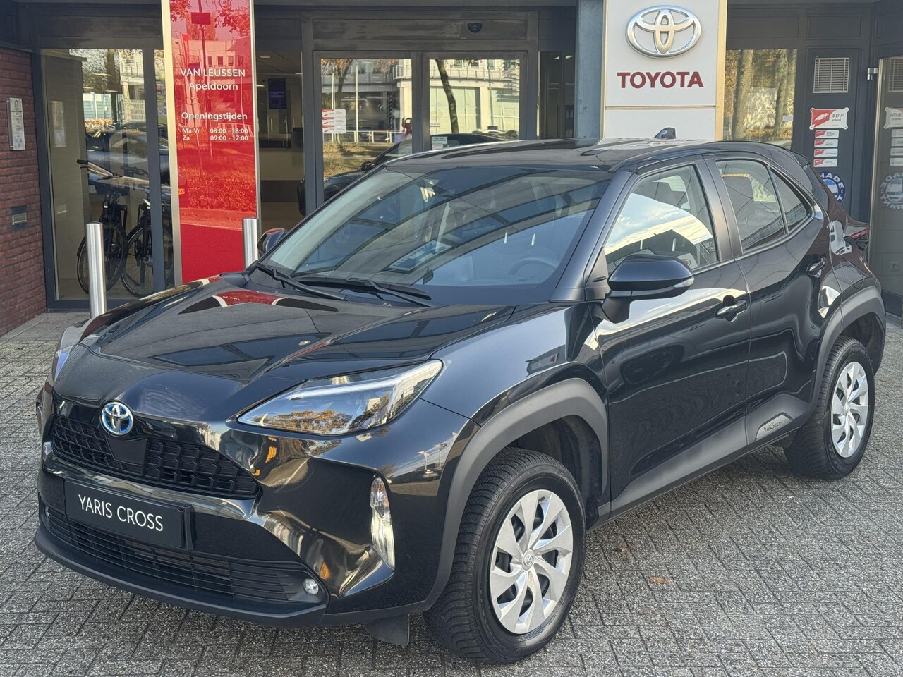 Toyota Yaris Cross - 1.5 Hybrid APPLE/ANDROID AD-CRUISE CAMERA CLIMA REGEN/LICHTSENSOR - AutoWereld.nl