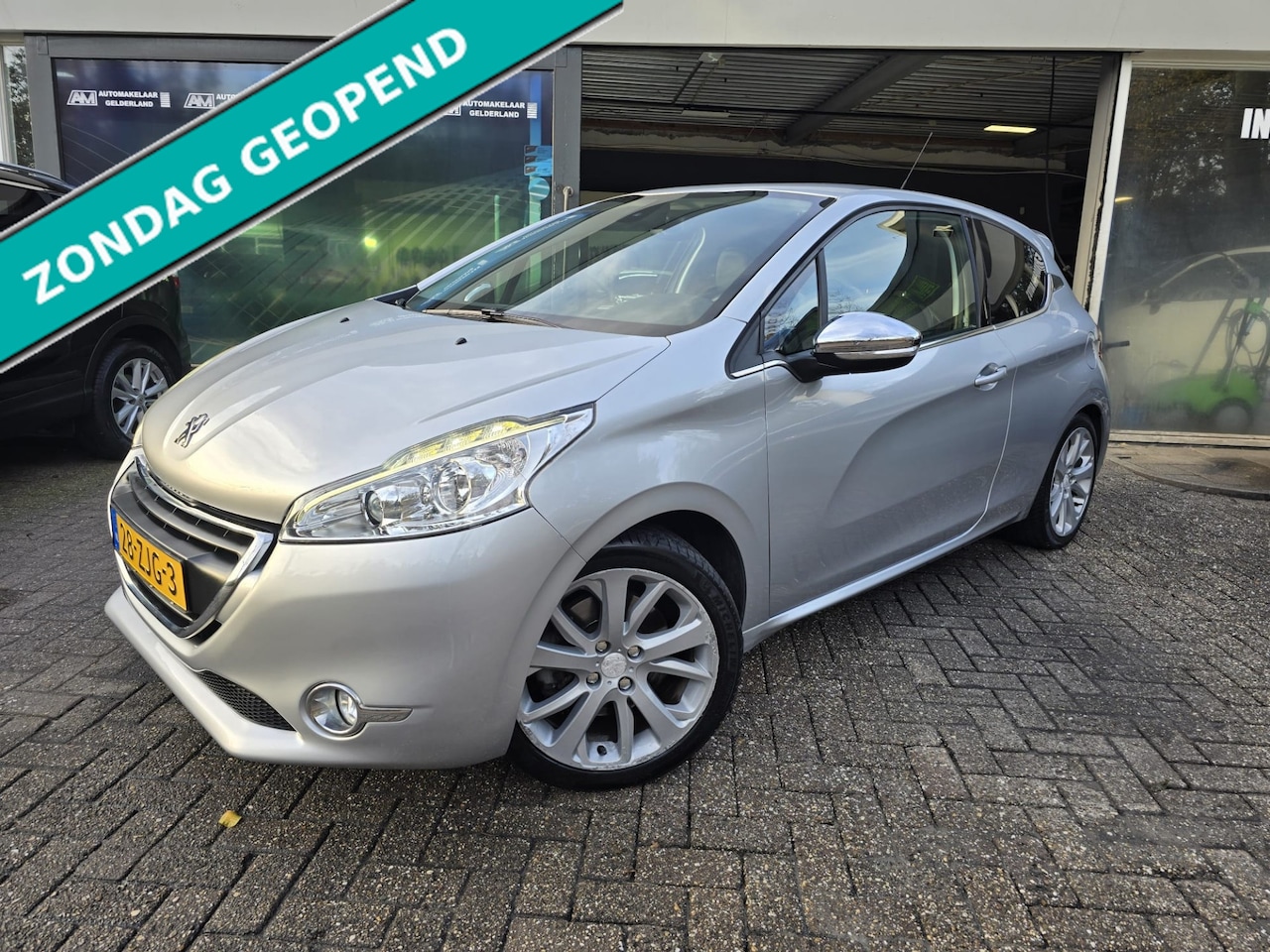 Peugeot 208 - 1.6 THP Allure | 2E EIGENAAR | 12MND GARANTIE | LEDER | CRUISE | NAVI | - AutoWereld.nl