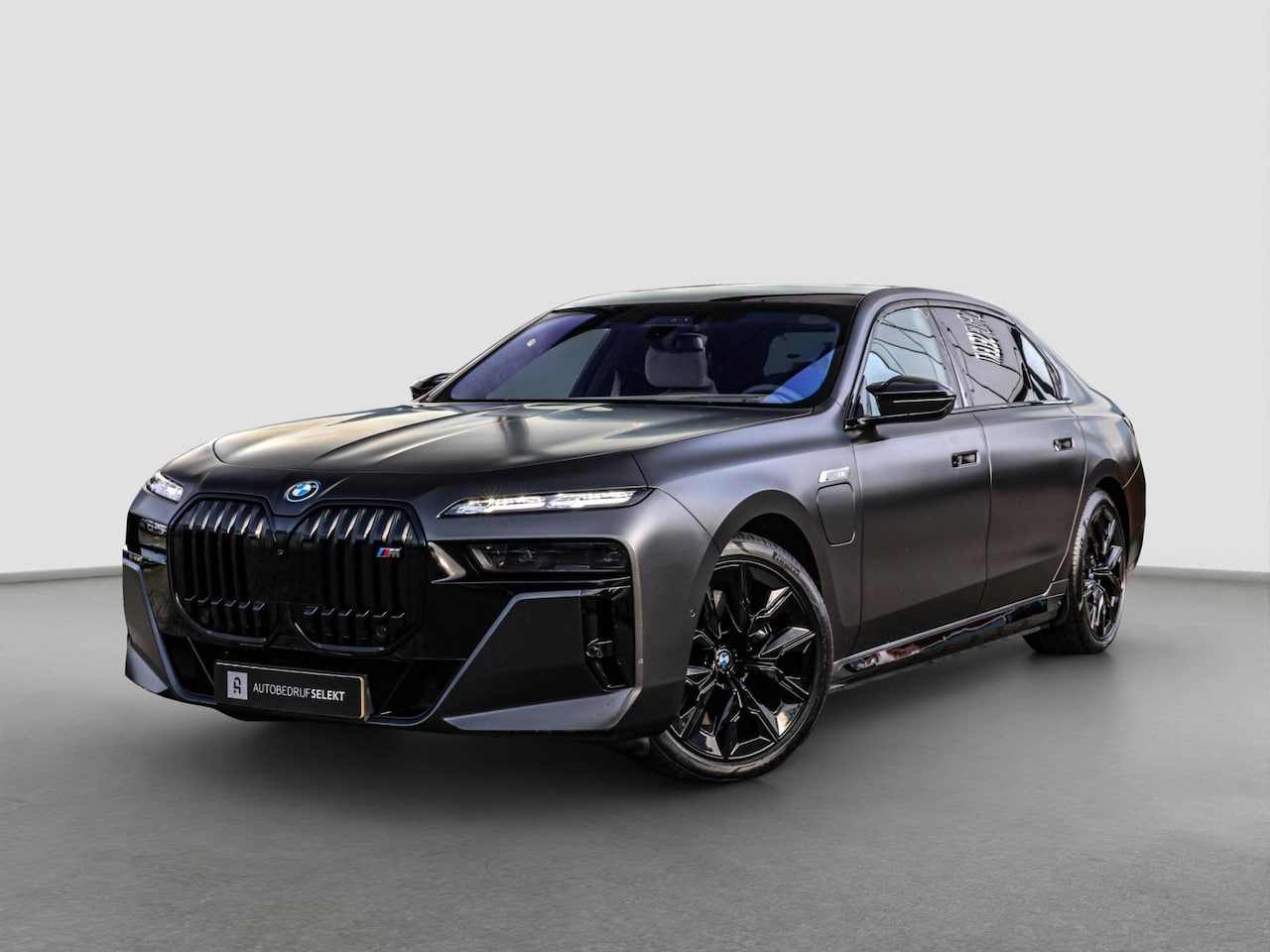 BMW 7-serie - M760e xDrive - Frozen Deep Grey - Lounge & Entertainment - Bowers & Wilkins - Aut. Doors - - AutoWereld.nl