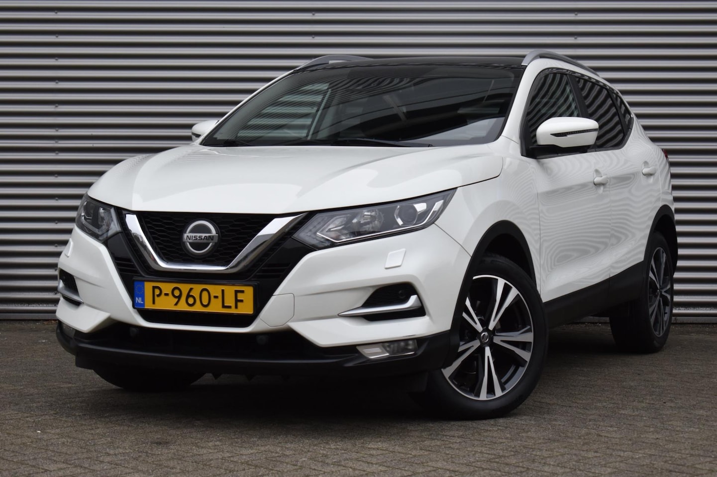 Nissan Qashqai - 1.3 DIG-T N-Connecta, Airco, Ecc, Navi, Camera, Panoramadak. - AutoWereld.nl