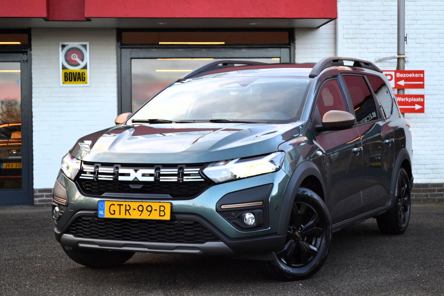 Dacia Jogger - 1.6 Hybrid 140 Extreme 7-Zits, NL auto, Nieuwstaat ! Trekhaak etc etc - AutoWereld.nl