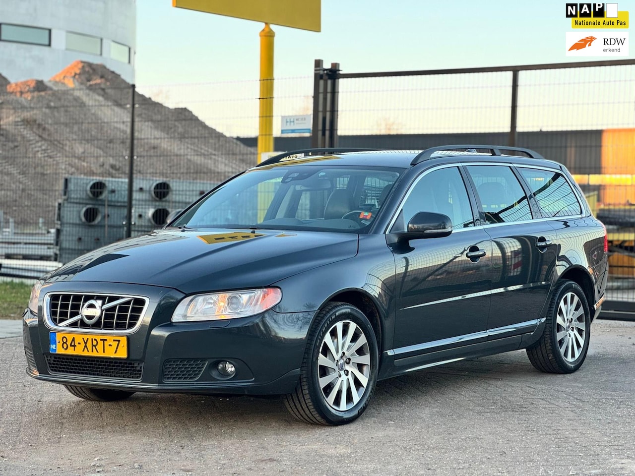 Volvo V70 - 1.6 T4 Limited Edition|AUT|NAVI|XENON|NAVI|LEDER - AutoWereld.nl