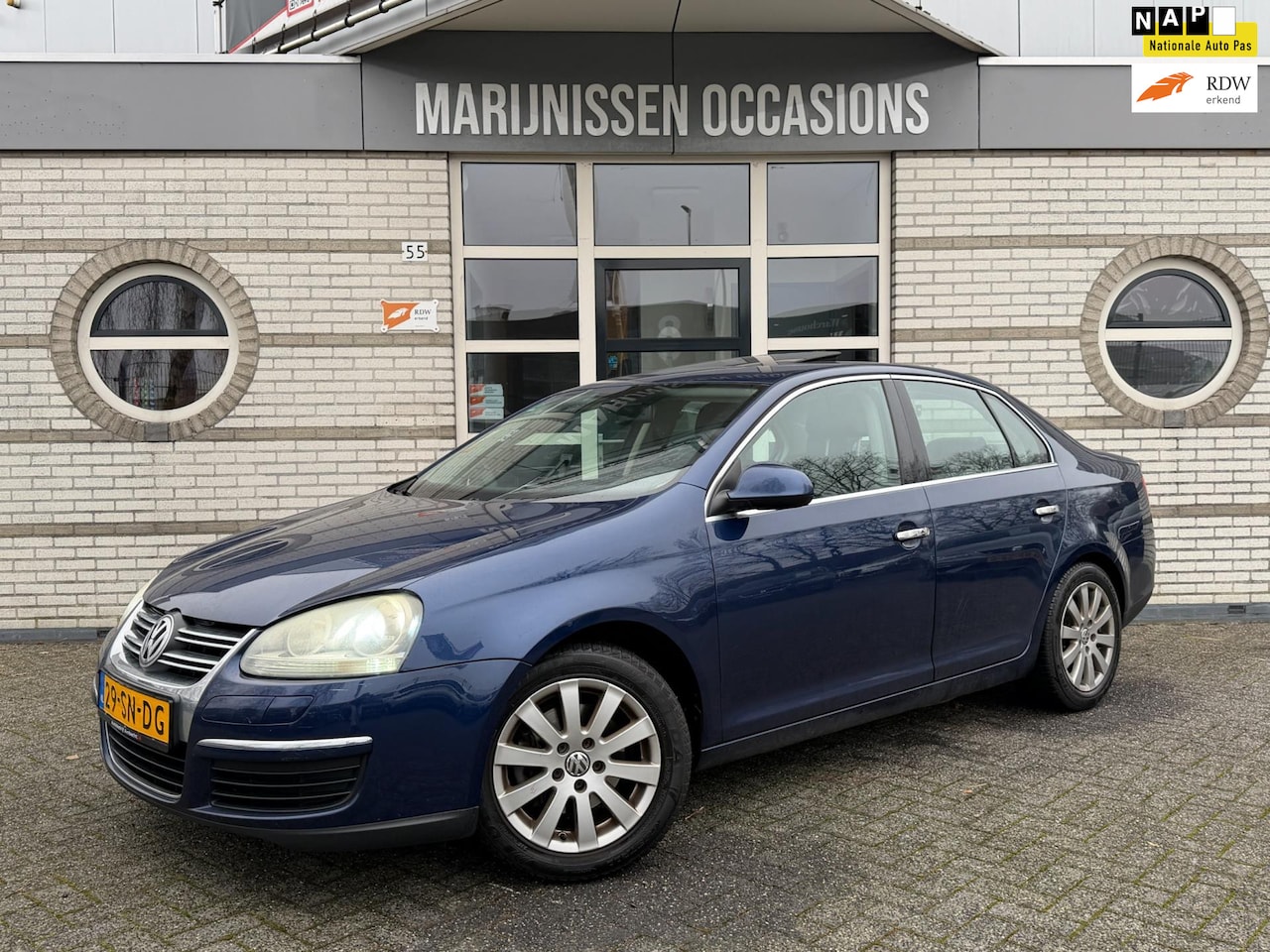 Volkswagen Jetta - 2.0 FSI Comfortline|Pano,Leder,Trekh| - AutoWereld.nl