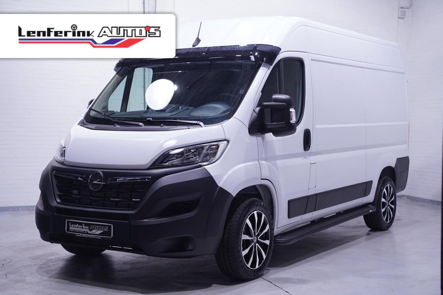 Opel Movano - 2.2D 140 pk L2H2 Black&White Edition Navi Camera, 18" LMV, Treeplanken, Airco ECC, Nieuw, - AutoWereld.nl