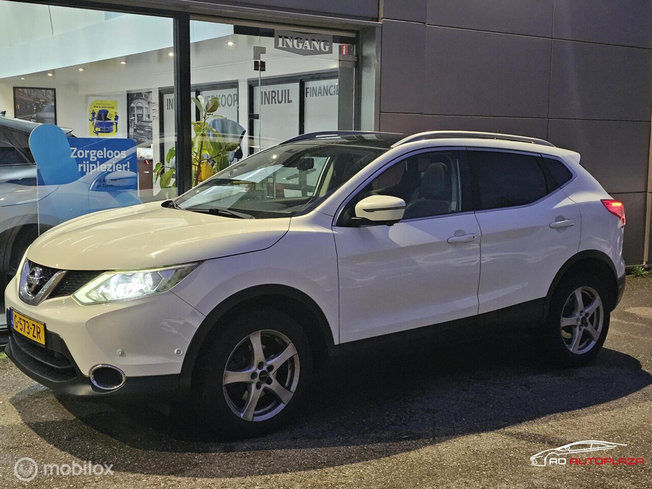 Nissan Qashqai - 1.6 Connect Edition Panorama/360° camera/Stoelverwarming - AutoWereld.nl