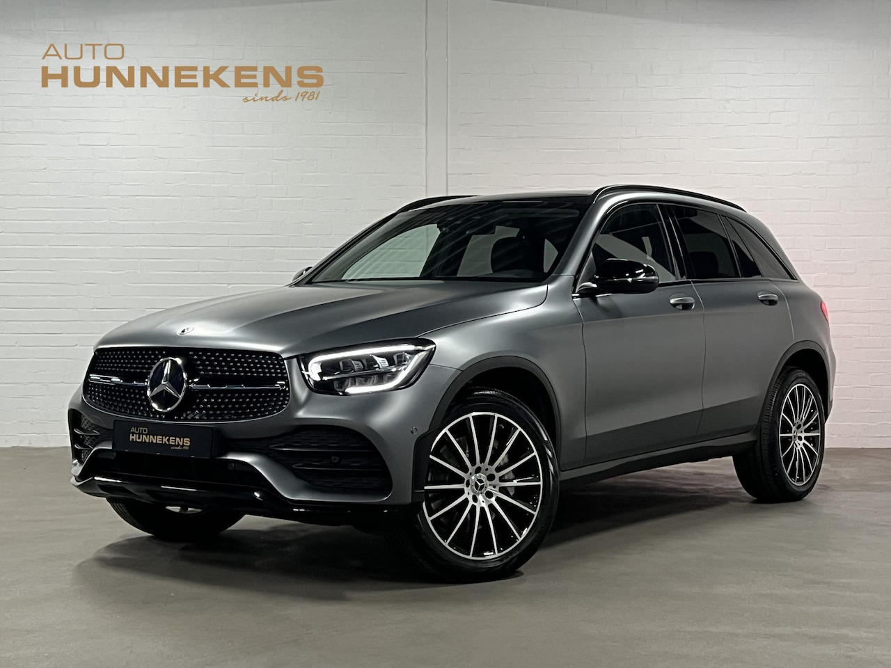 Mercedes-Benz GLC-klasse - 300e 4MATIC *17.762KM | AMG | Open dak | Adaptive cruise | Stoel-/stuurverwarming - AutoWereld.nl