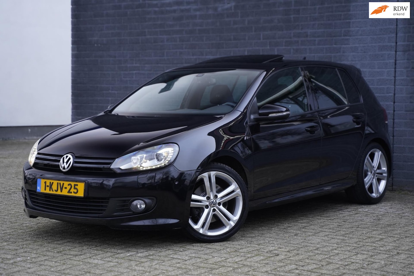 Volkswagen Golf - 1.4 TSI R-Line 160pk DSG, Schuifdak, Led NAP - AutoWereld.nl