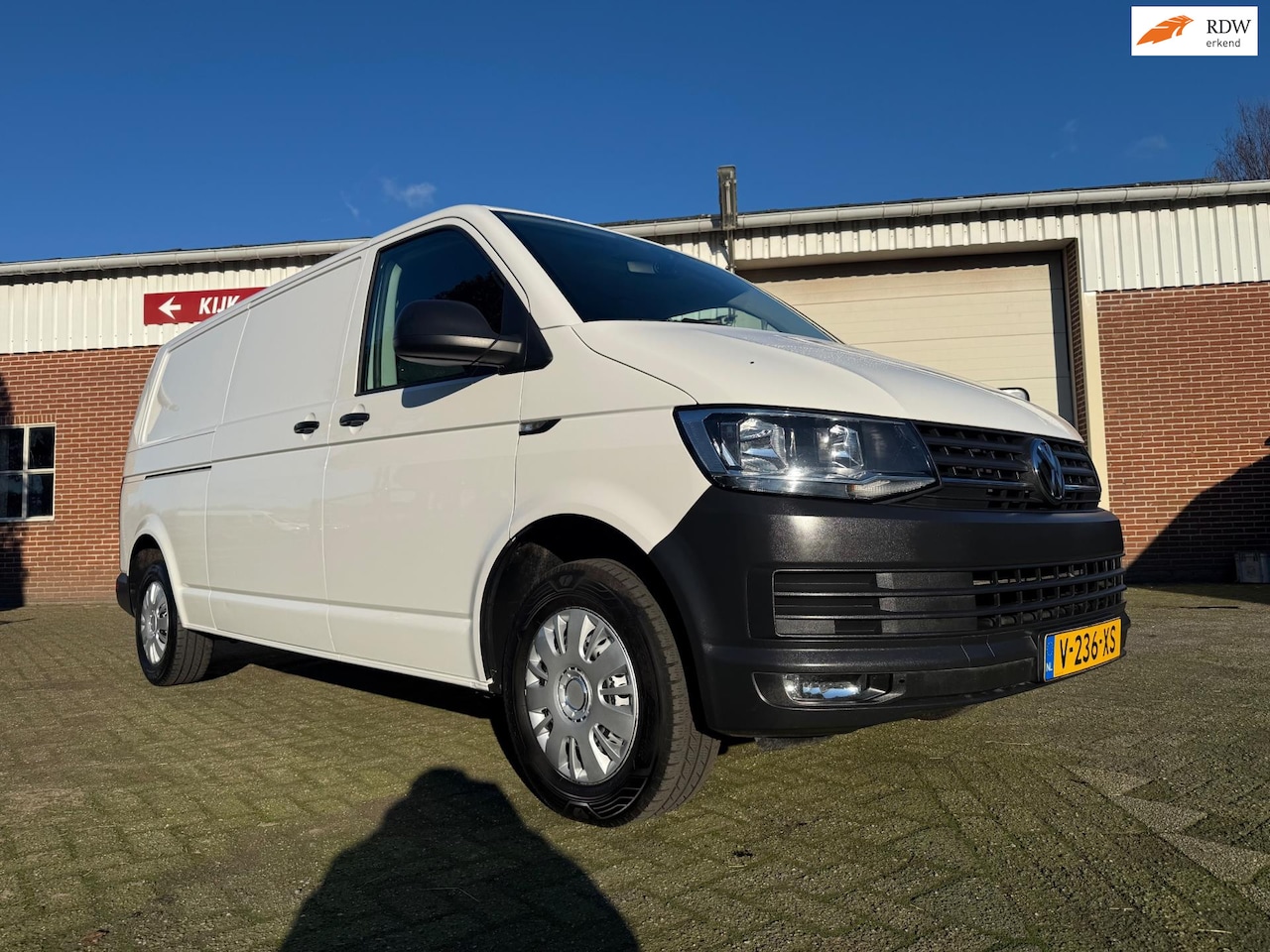 Volkswagen Transporter - 2.0 TDI L2H1 150PK automaat 2x schuifdeur klep - AutoWereld.nl