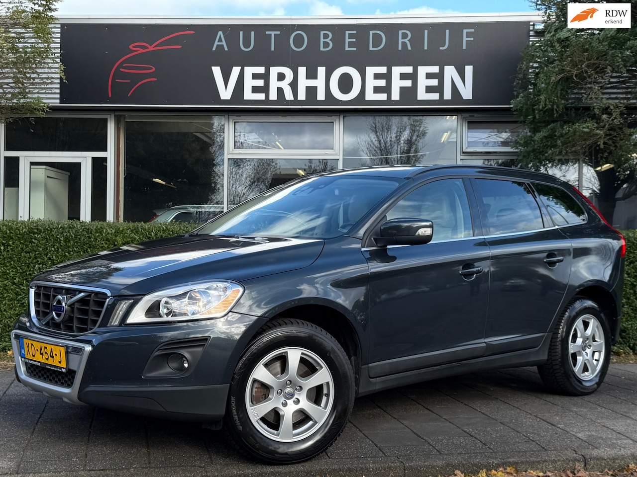 Volvo XC60 - 3.0 T6 AWD - APPLE CARPLAY - AUTOMAAT - YOUNGTIMER - LANE ASSIST - PARK SENS ! - AutoWereld.nl