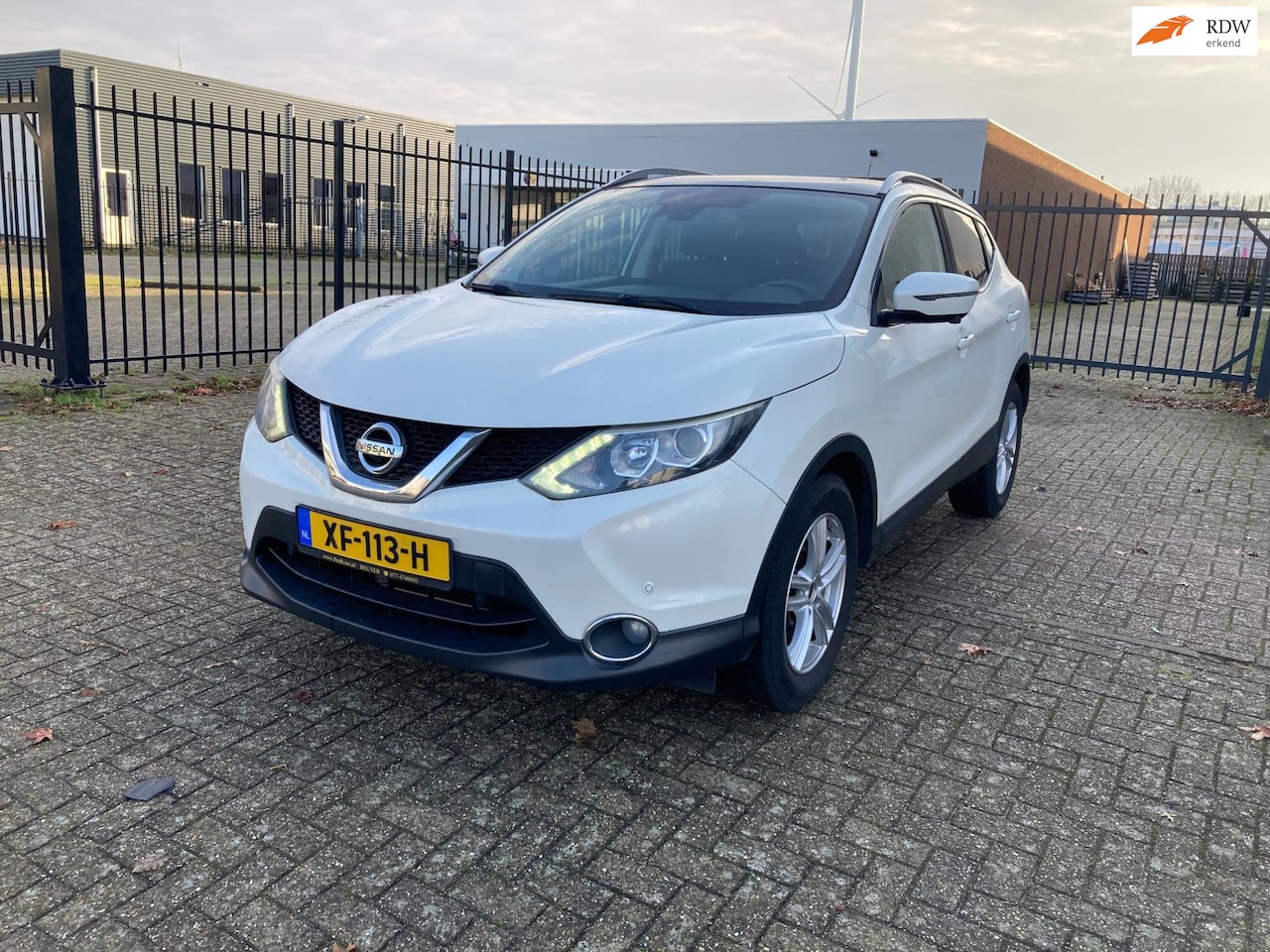 Nissan Qashqai - 1.2 Connect Edition Pano,Navi,airco,Pdc,.. - AutoWereld.nl
