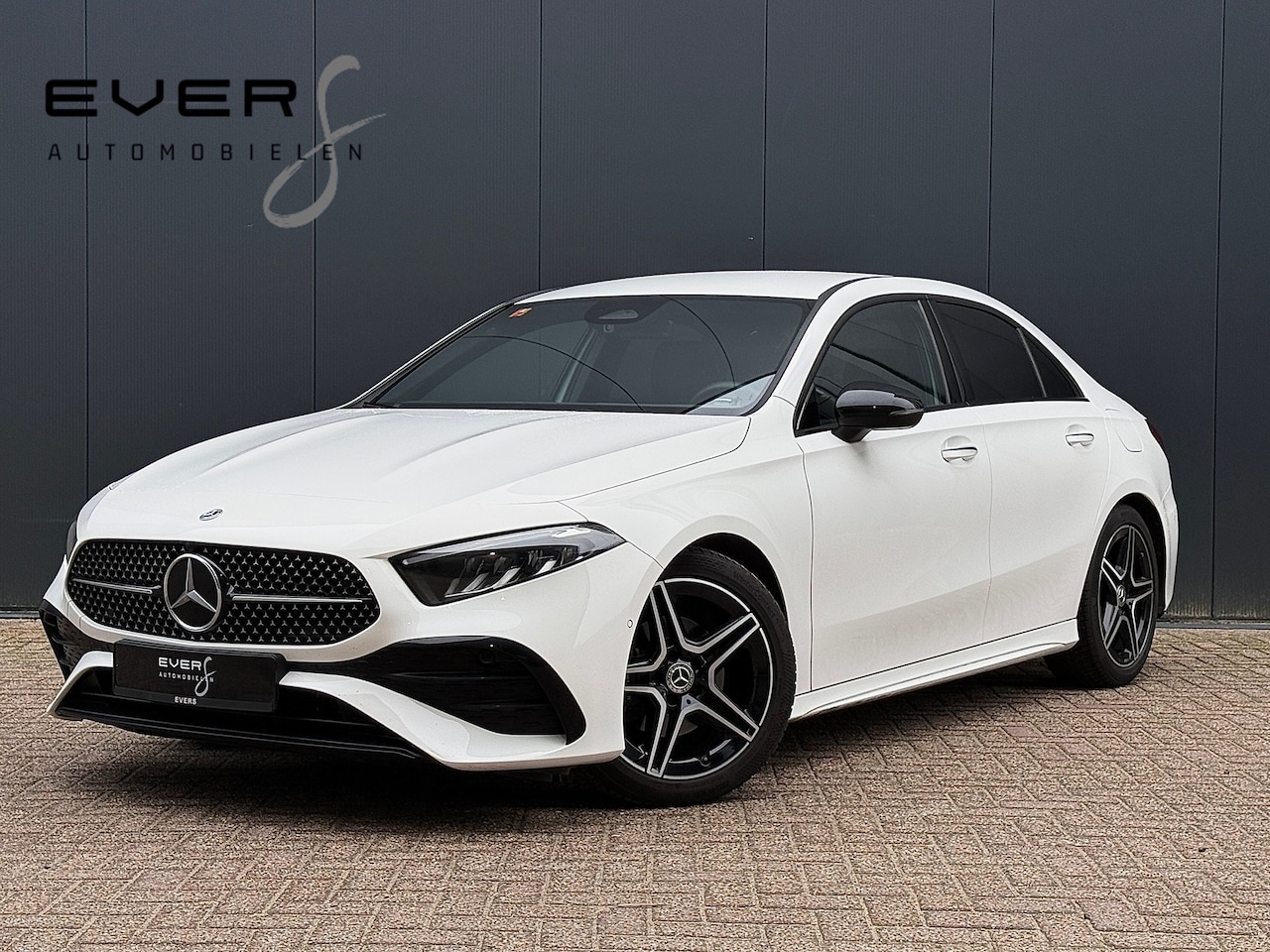 Mercedes-Benz A-klasse - 180 AMG Line 180 AMG Line, Facelift, Night/Pack, Sport/Seats, Wide/Screen, Keyless, Camera, Sfeer, Lane - AutoWereld.nl