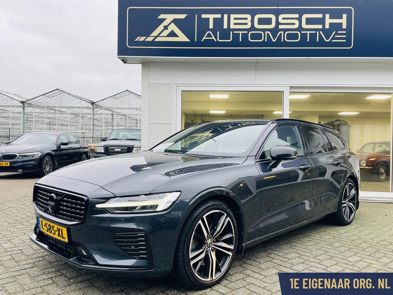 Volvo V60 - T8 AWD R-Design PANORAMA MASSAGE 360 GR HEAD-UP - AutoWereld.nl