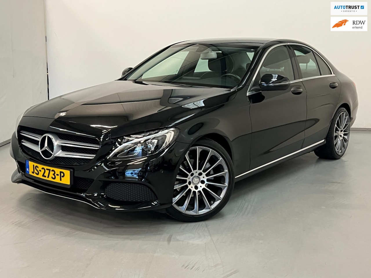 Mercedes-Benz C-klasse - 180 / AMG 19" / LED / Stoelverwarming - AutoWereld.nl