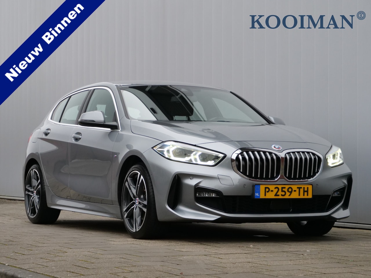 BMW 1-serie - 116i Business Edition Plus 109 Pk Navigatie / Apple Carplay / Camera / Leer / DAB - AutoWereld.nl