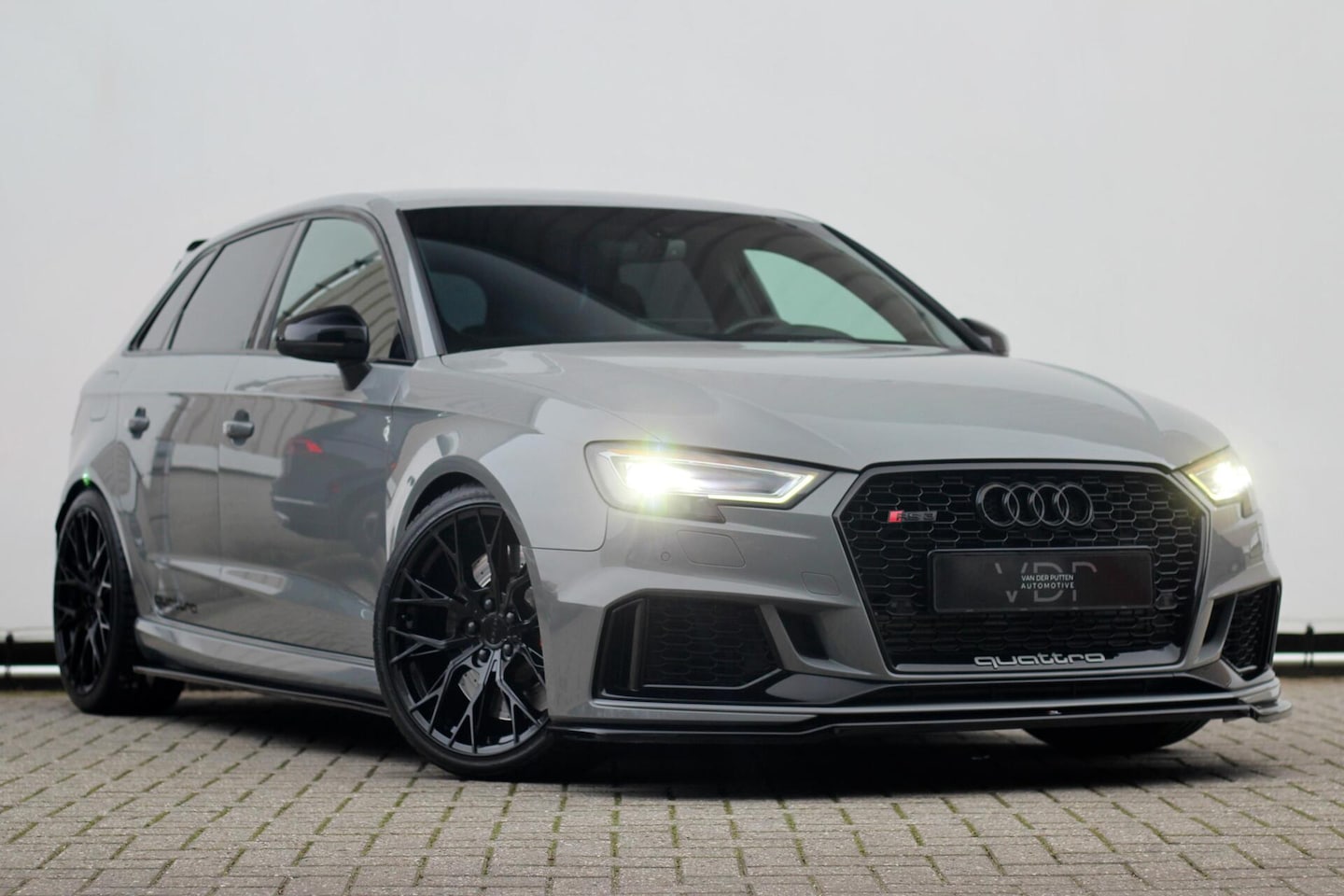 Audi RS3 - 2.5 TFSI RS3|Schaalstoelen|Eventuri|B&O|Bilstein - AutoWereld.nl