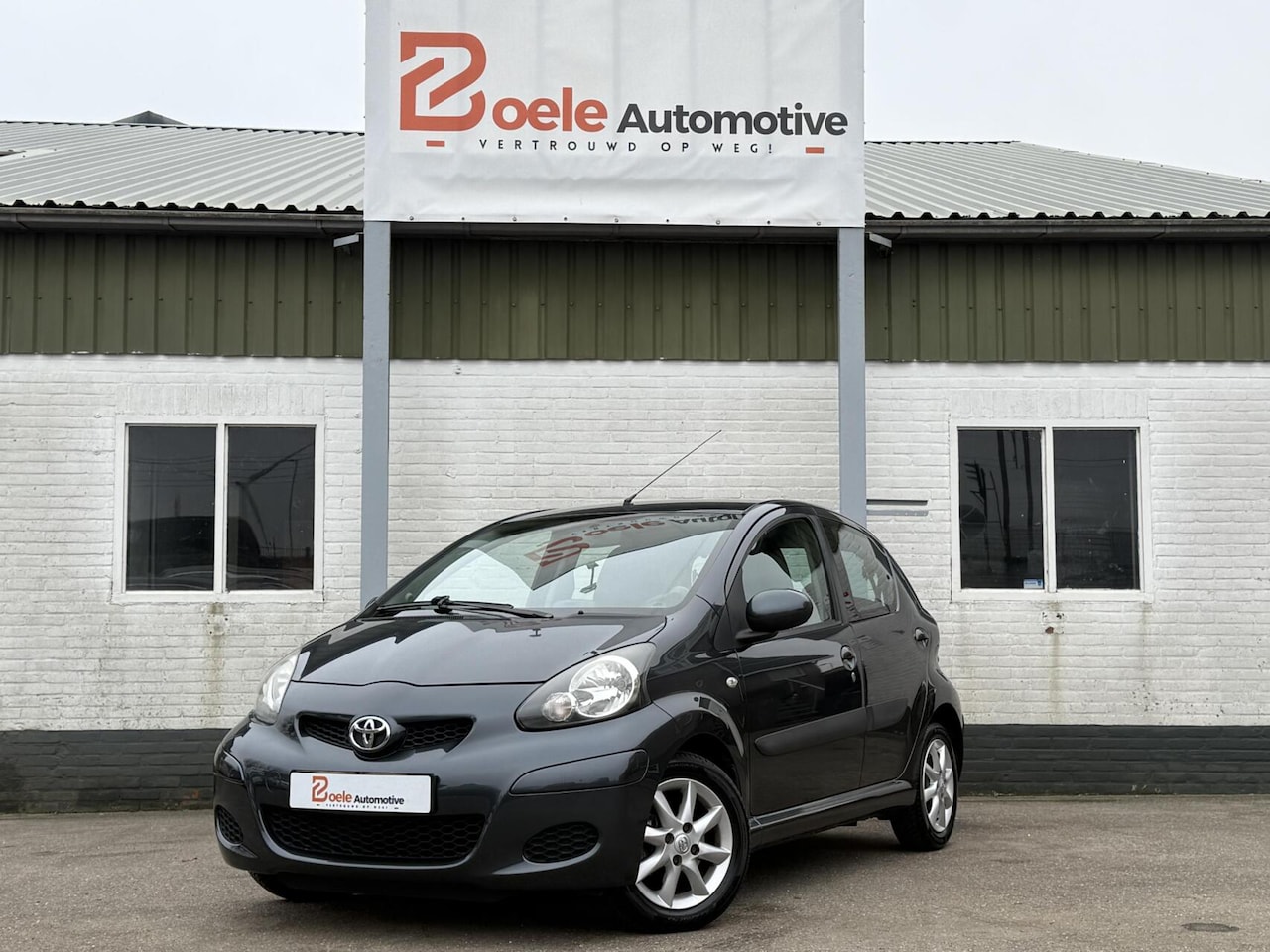 Toyota Aygo - 1.0 VVT-i Aspiration 5-Drs. / Airco / Navi / Sportwielen! - AutoWereld.nl