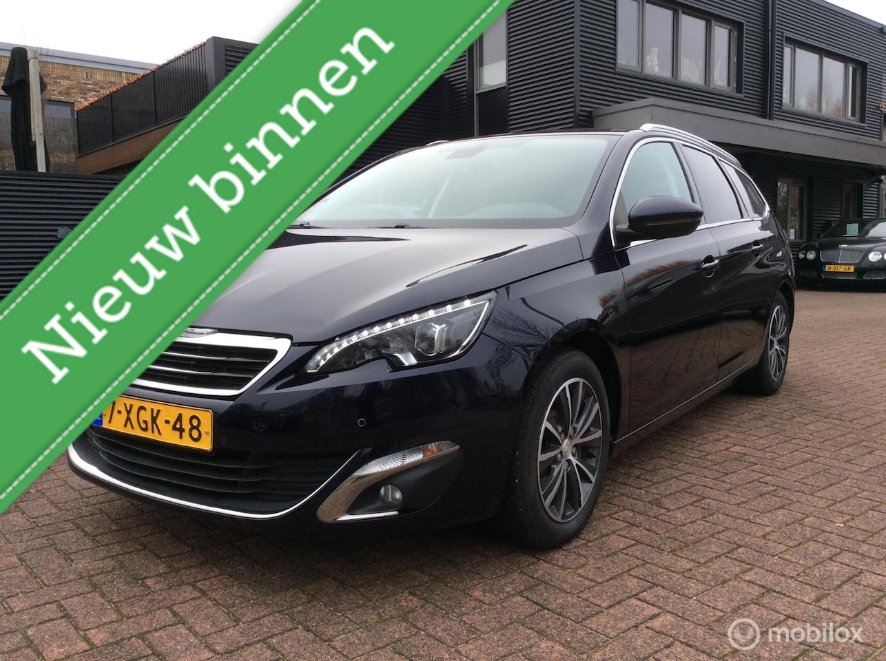 Peugeot 308 SW - 1.2 e-THP Allure Nav Lm Vlg Nap Stoelverw + Massage - AutoWereld.nl