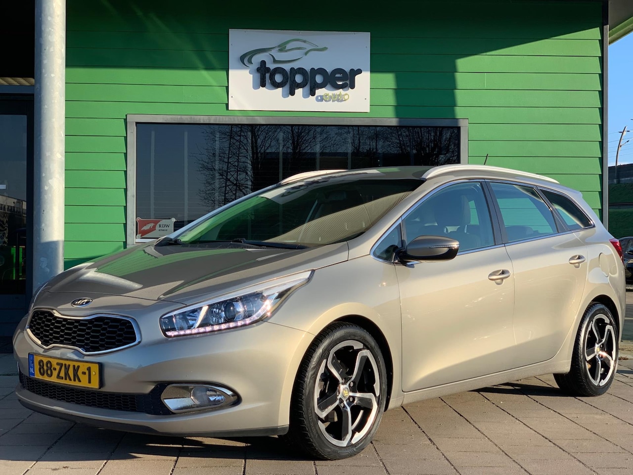 Kia Cee'd Sportswagon - 1.6 GDI Plus Pack | Camera | Navi | Cruise Control | LED | - AutoWereld.nl