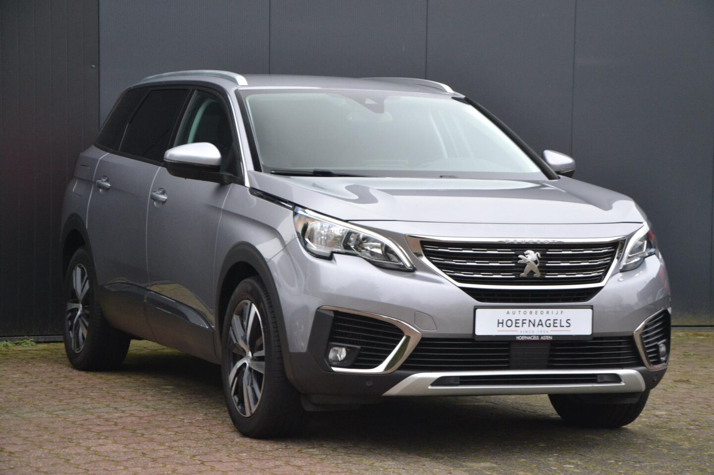 Peugeot 5008 - 1.2 130 Allure * AT-8 * Navi * 18'' * 130 pk turbo - AutoWereld.nl