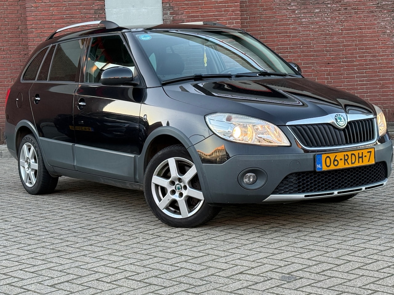 Skoda Fabia Combi - 1.2 TSI Scout|AUTOMAAT|LEDER|CLIMA|NAP|GOED-ONDERHOUDEN - AutoWereld.nl