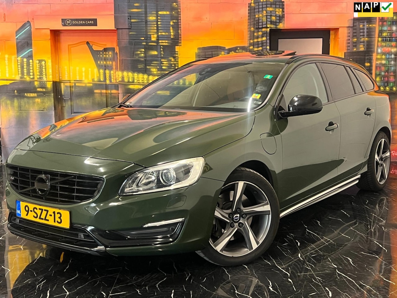 Volvo V60 - 2.4 D6 AWD Plug-In Hybrid Summum Pano|Stoelverw. - AutoWereld.nl