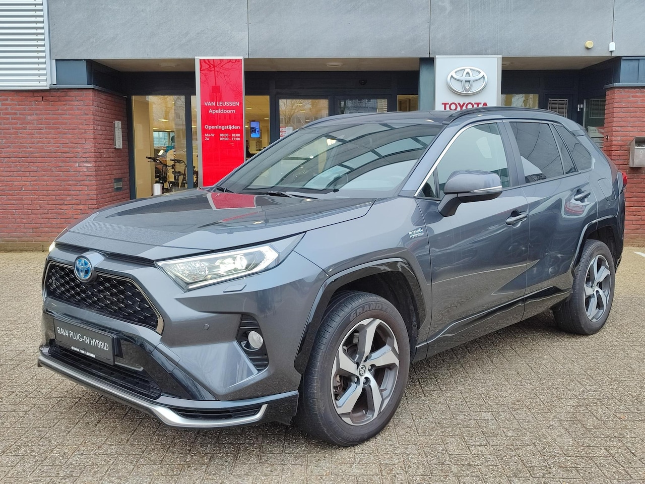 Toyota RAV4 - 2.5 PLUG-IN HYBRID STYLE TREKHAAK 1500KG TREKGEW STOEL/STUURVERW ACHTERBANKVERW KEYLESS CA - AutoWereld.nl