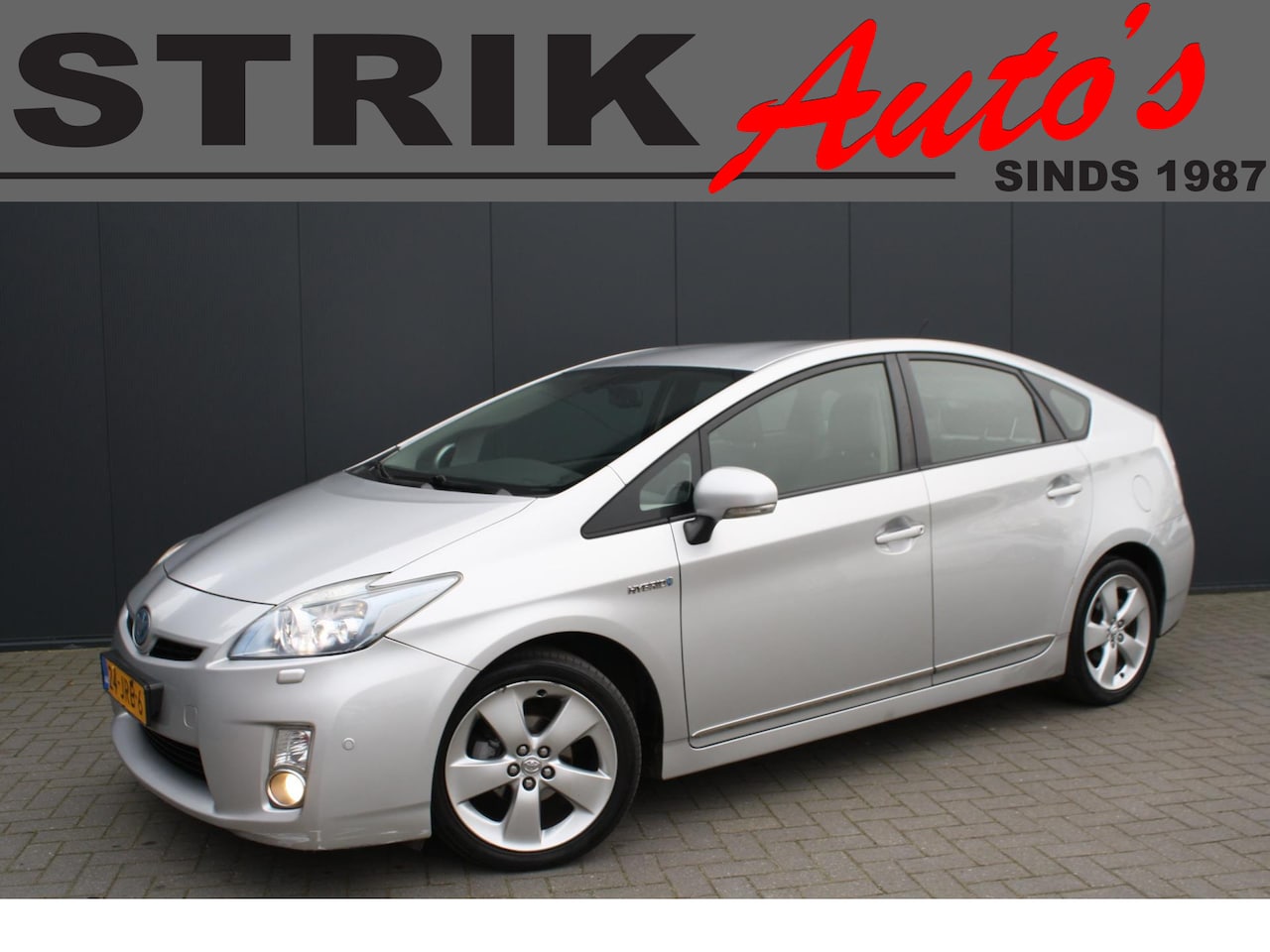 Toyota Prius - 1.8 Executive - NAVIGATIE - CAMERA - LEDER - PDC - TREKHAAK - AutoWereld.nl