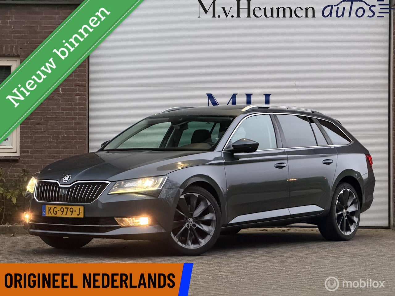 Skoda Superb Combi - 1.6 TDI DSG Pano Adaptive CarPlay 19" Trekhaak - AutoWereld.nl