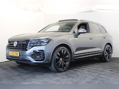 Volkswagen Touareg - 3.0 TDI R-Line |Pano|Trekhaak|Achterbank verw.|