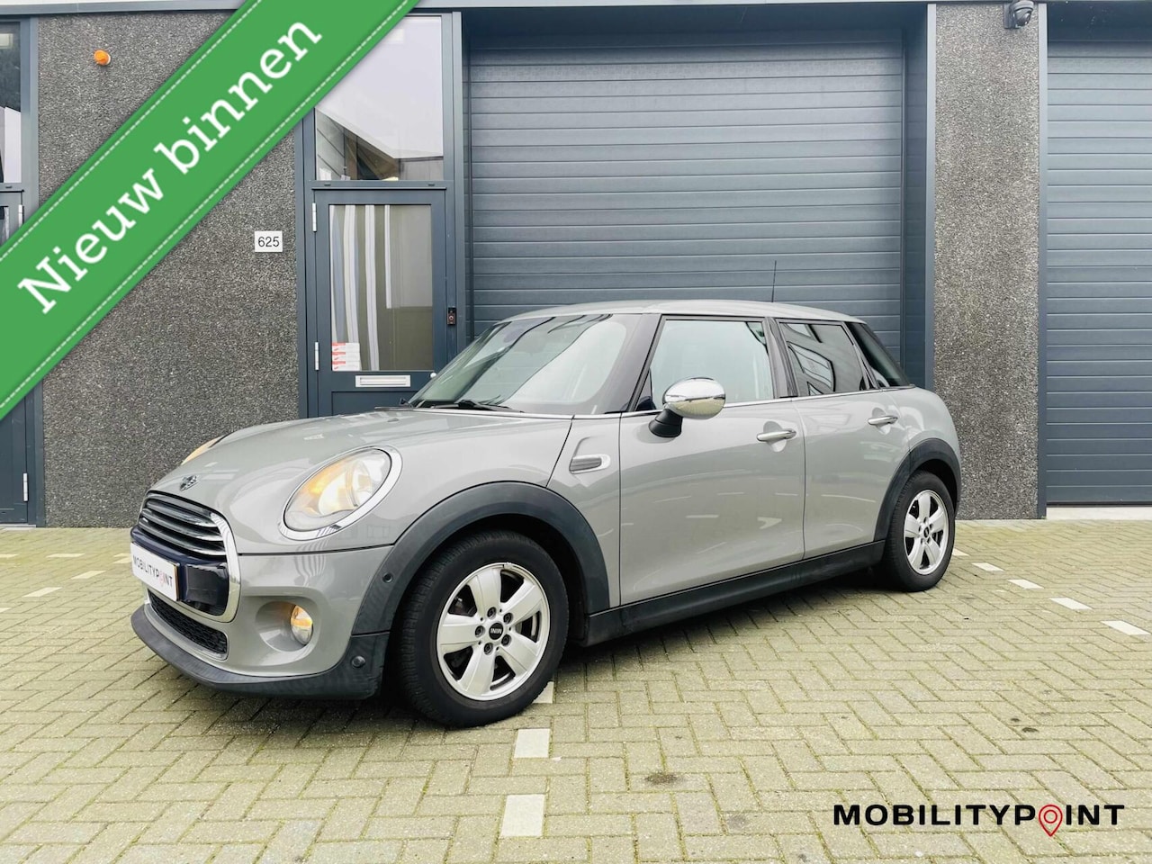 MINI Cooper - Mini 1.5 Business | 5Drs | Navi | Aut | Pdc | Sfeerverlichting - AutoWereld.nl