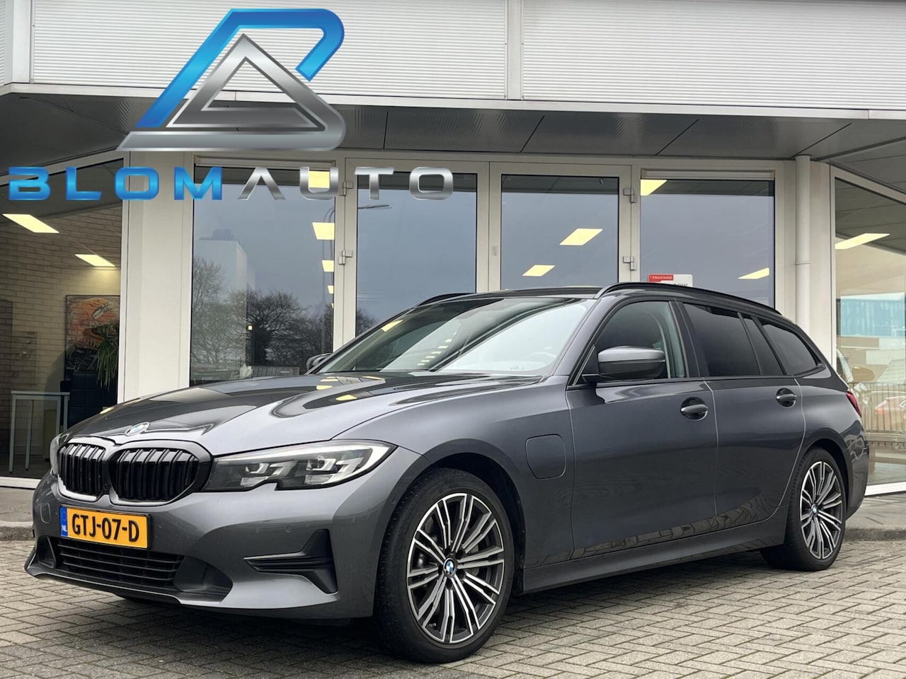 BMW 3-serie Touring - 330e 293PK M-SPORT VELG+EL.TREKH+LEDER - AutoWereld.nl