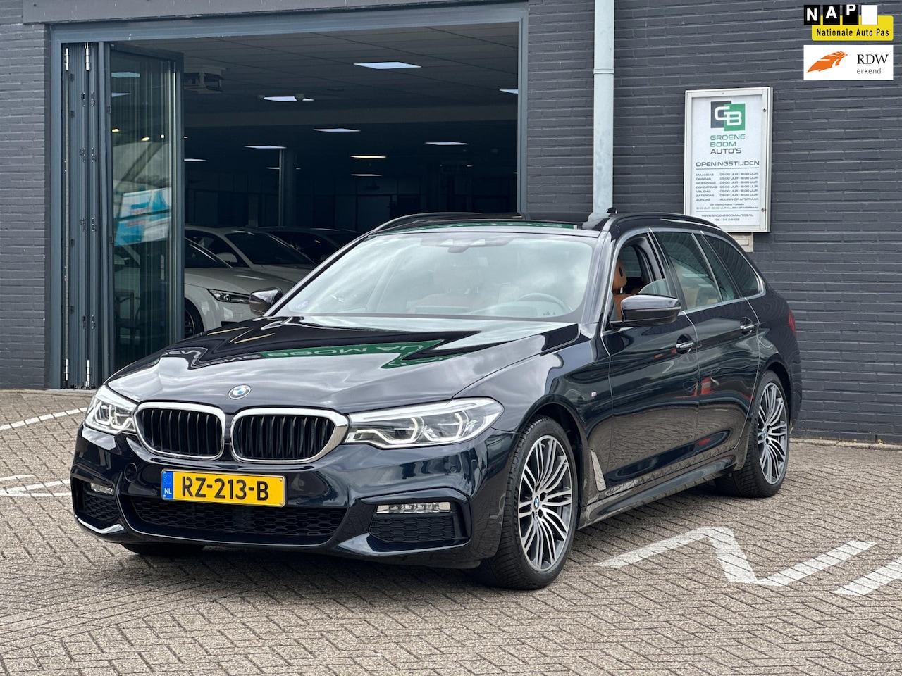 BMW 5-serie Touring - 520i High Executive/M-PAKKET/2E EIG/PANO-DAK/CARPLAAY/NL-AUTO NAP!! - AutoWereld.nl