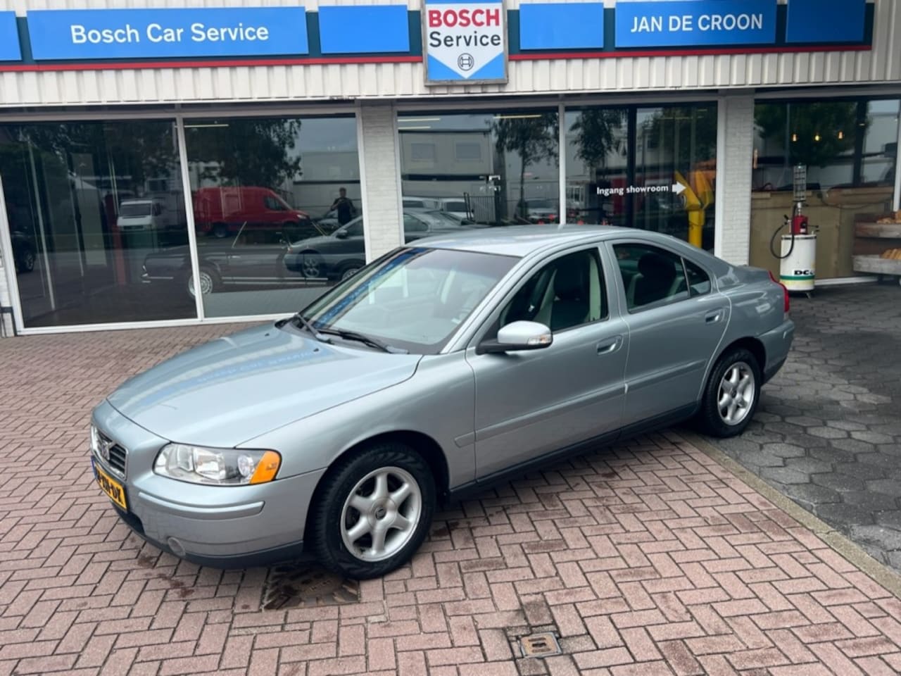 Volvo S60 - 2.4 MOMENTUM automaat NL-auto #YOUNGTIMER - AutoWereld.nl