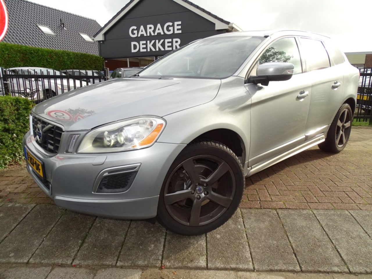 Volvo XC60 - 3.2 AWD R-DESIGN-Navi-Blth-Came-Trkh-usb-Pdc-Clima - AutoWereld.nl