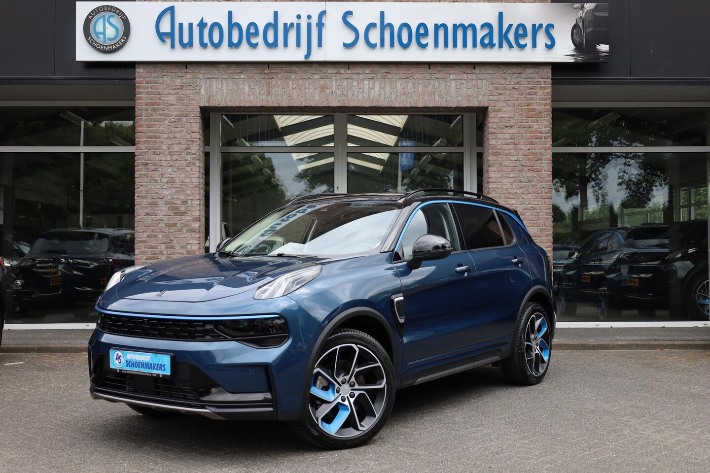Lynk & Co 01 - 1.5 261PK! 6.6Kwh LADEN! 360-CAMERA PANO/SCHUIF INFINITY DAB NAVI CARPLAY CAMERA STOELVERW - AutoWereld.nl