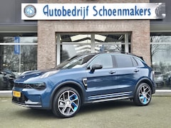 Lynk & Co 01 - 1.5 261PK 6.6 Kwh LADEN MY23 ZWARTE-HEMEL 360-CAMERA PANO/SCHUIF INFINITY ZWARTE-HEMEL DAB