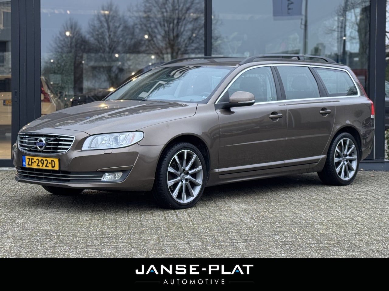 Volvo V70 - 2.0 T5 AUT LPG-G3 | Adaptive Cruise | Trekhaak - AutoWereld.nl