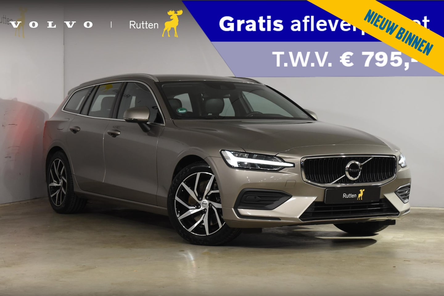 Volvo V60 - T5 250PK Momentum / Navigatie / Achteruitrijcamera / Climate Control / Trekhaak, Parkeerse - AutoWereld.nl