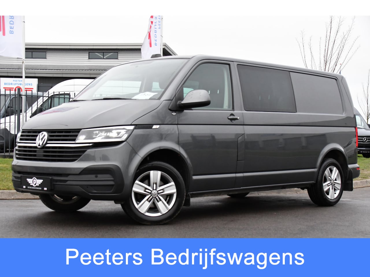 Volkswagen Transporter - 2.0 TDI L2H1 DC Highline Adaptieve Cruise, Camera, Carplay, LED, 150pk, Automaat, Multimed - AutoWereld.nl