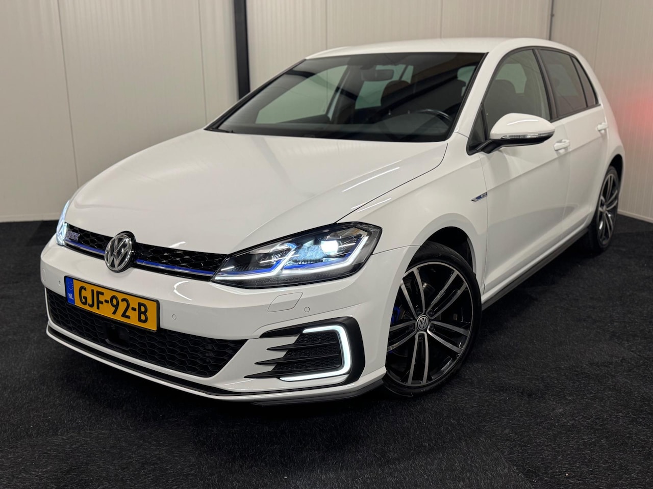 Volkswagen Golf - 1.4 TSI GTE 2020 VIRTUAL/KEYLESS/ACC/CLIMA/CAMERA/18" - AutoWereld.nl