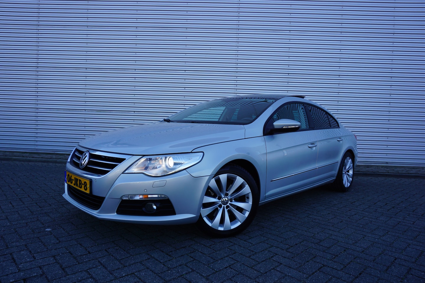 Volkswagen Passat CC - 1.8 TSI 4p. Panoramadak / Xenon / Cruise / Lm velgen / NAP - AutoWereld.nl