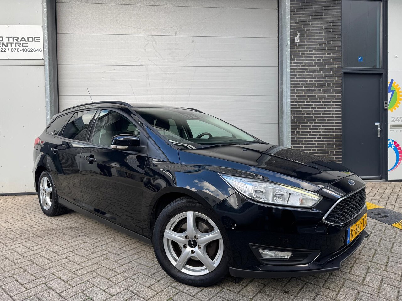 Ford Focus Wagon - 1.0 Titanium Edition [Stuur&Stoel VW|Clima|PDC|Navi|Cruise] - AutoWereld.nl