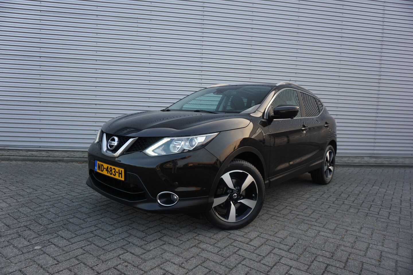 Nissan Qashqai - 1.2 N-Connecta Climate / Navi / Camera / Glazen dak / Parkeers. / Trekhaak / NAP - AutoWereld.nl
