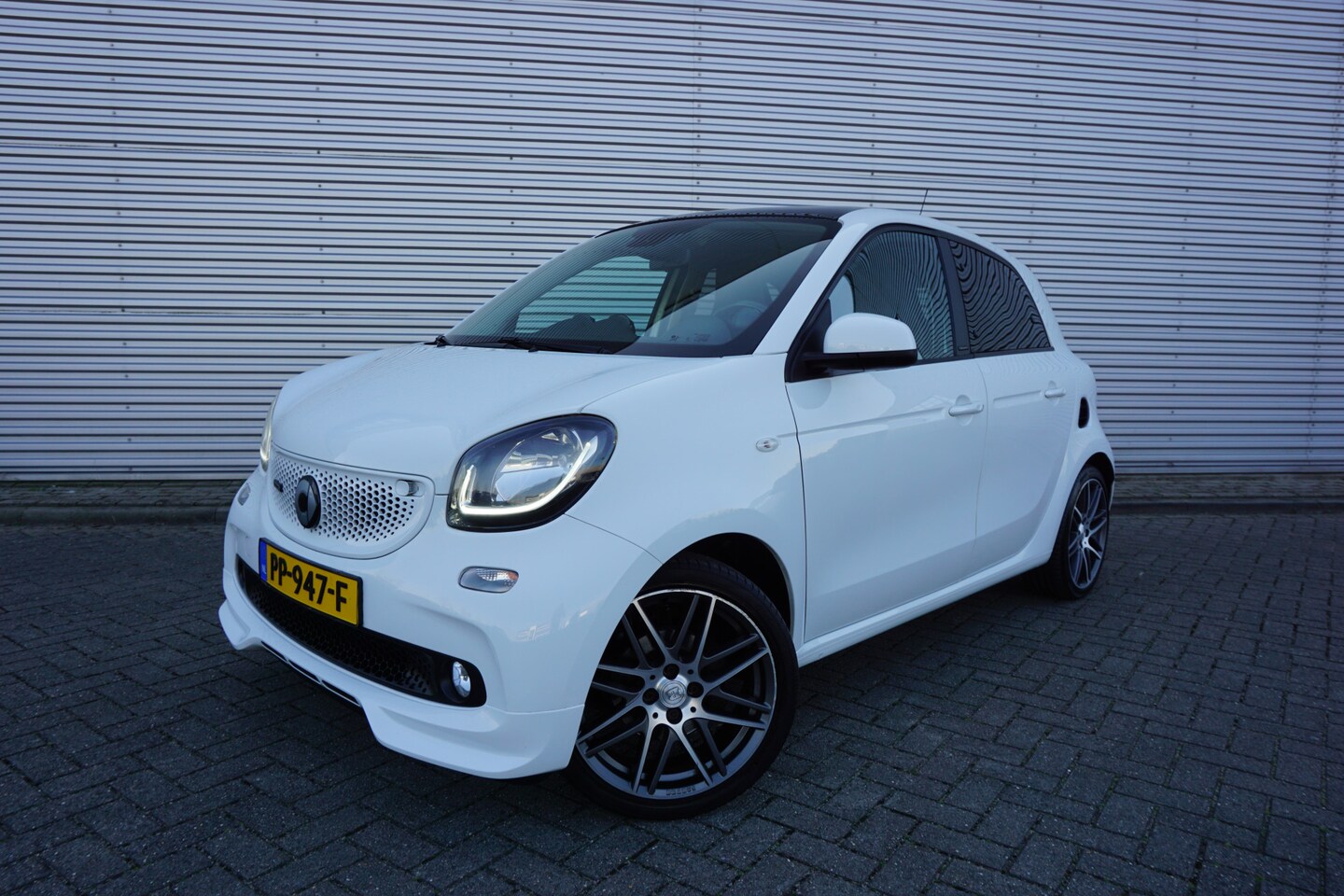 Smart Forfour - 1.0 T BRABUS AUTOMAAT Panoramadak / Navi / Cruise / Camera / NAP - AutoWereld.nl