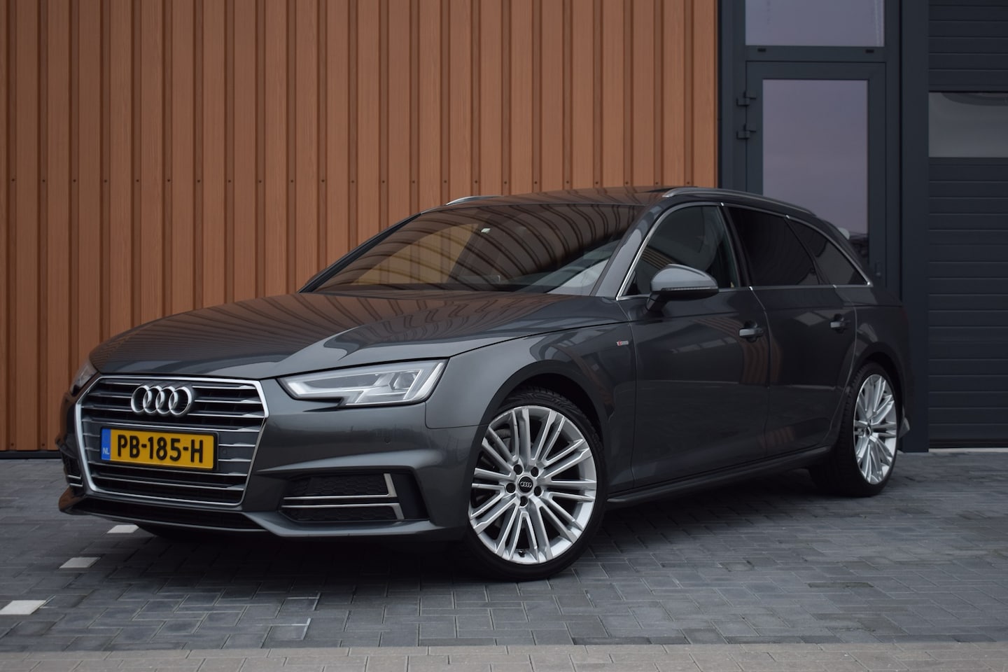 Audi A4 Avant - 2.0 TFSI 190pk S-line | Pano | Leer | Virtual | B&O - AutoWereld.nl